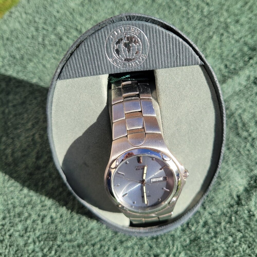 MEN’S CLASSIC ECO-DRIVE Stainless Steel STRAP WATCH DATE & DAY